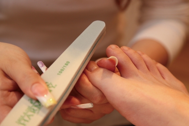 巻き爪だけどジェルしたい 巻き爪に優しいフットジェルネイルのポイント Itnail