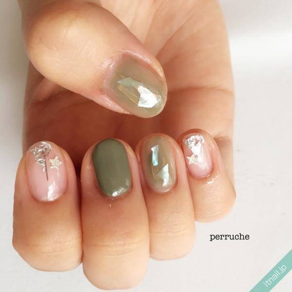 大人女子の 甘 辛 カーキネイル図鑑 Itnail