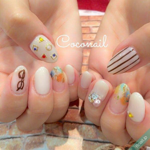 メガネやおひげ フォトプロップスみたいで可愛い小物系ネイル Itnail