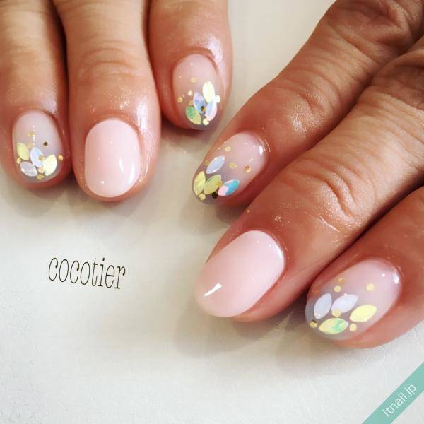 デザインバリエ豊富 リーフ型ホログラムで作るネイルデザイン Itnail