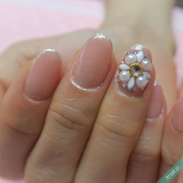 30代 40代の女性にも 大人の上品ラメ ミラーネイル Itnail