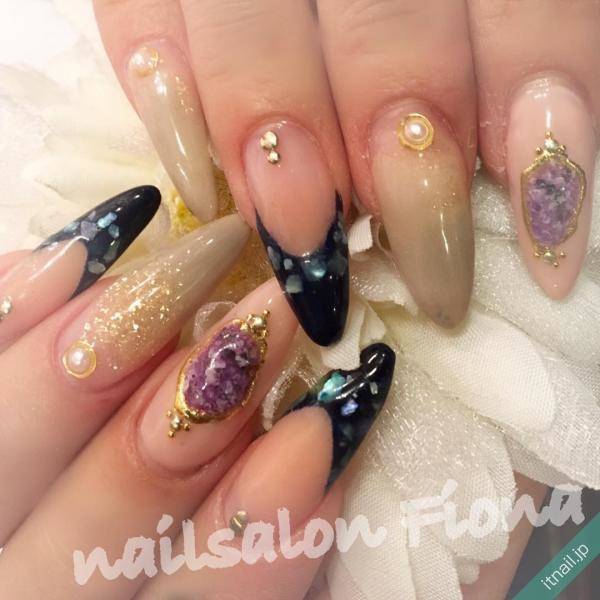 お洒落度高め 秋冬カラー ドゥルージーネイル に注目 Itnail