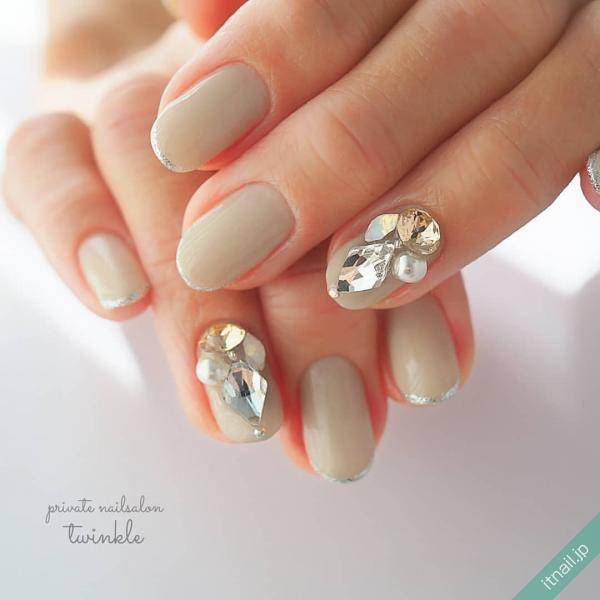 生成色で肌なじみ良し エクリュネイル で清潔感のある指先に Itnail