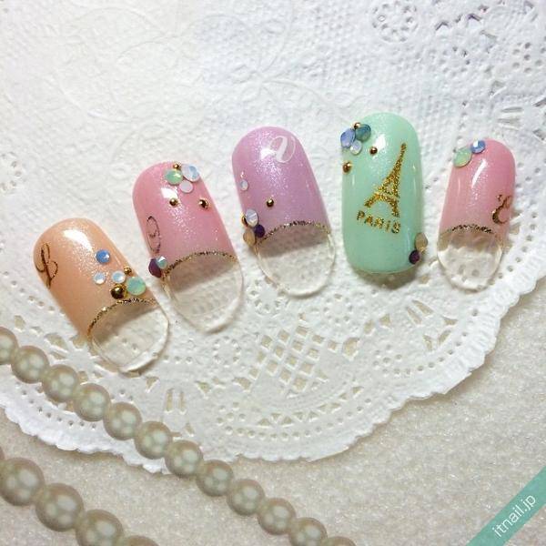 夏休みは海外旅行 行き先の国をイメージしたネイルで旅行気分を高めて Itnail