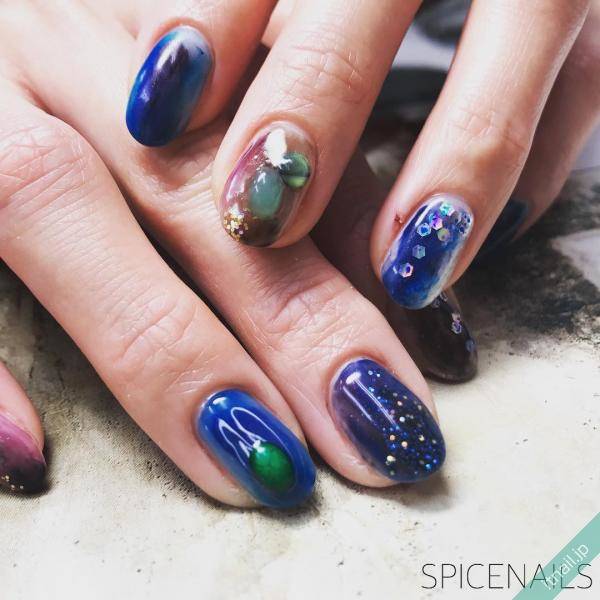 小粒でも存在感 オーバルストーン が素敵なネイルデザイン Itnail