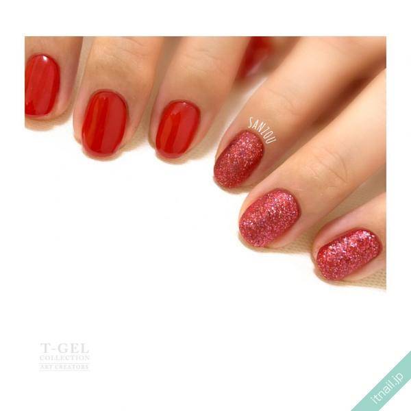 質感の違いが素敵 キラキラ ツヤツヤのアシンメトリーネイル特集 Itnail