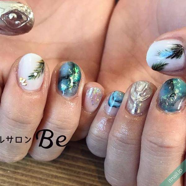美しさとユニークさを兼ね備えて 手描きのフェザーアートネイル Itnail 美しさとユニークさを兼ね備えて 手描きのフェザーアートネイル Itnail