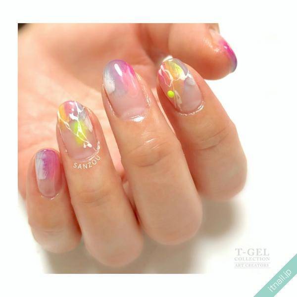 ぷるぷる透け感 夏ネイルにピッタリの ジェリーフィッシュ デザイン特集 Itnail