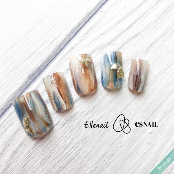 ブラウン ブルーで大人の秋ネイル 個性的に決めたい人向けデザイン厳選 Itnail