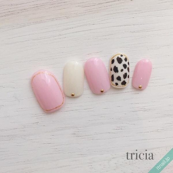 個性を主張して シンプルネイルの爪1本にアニマル柄をプラス Itnail