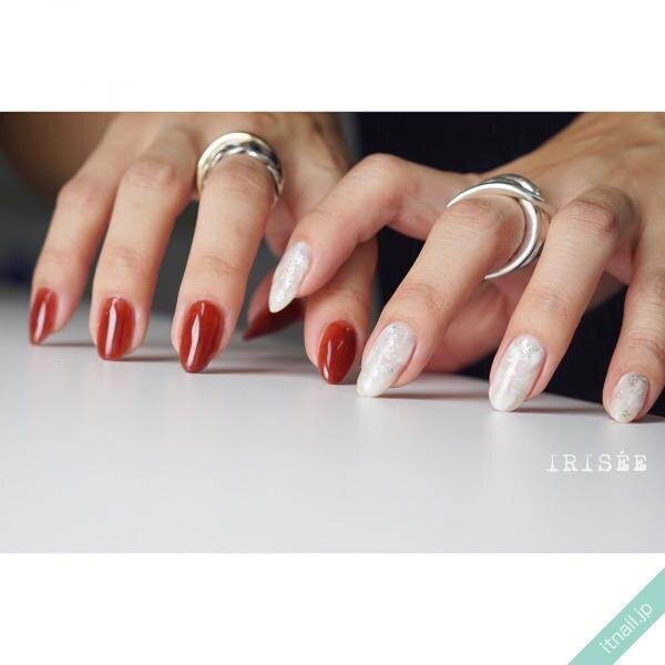 片手ボルドーが鍵 大人顔のアシンメトリーネイル Itnail