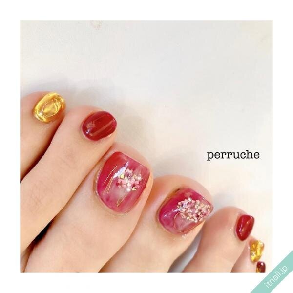 素足を見せる準備はok 春が似合う フットネイルデザイン ８選 Itnail