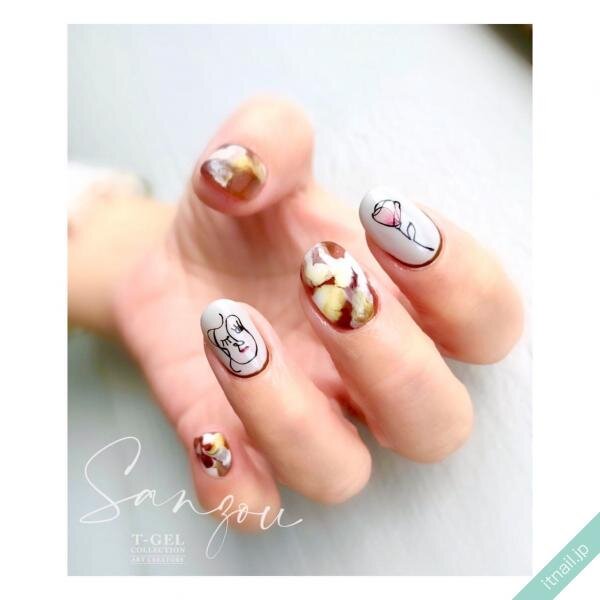 おしゃれ心がくすぐられる 顔をモチーフにした線画アートネイル Michill ミチル