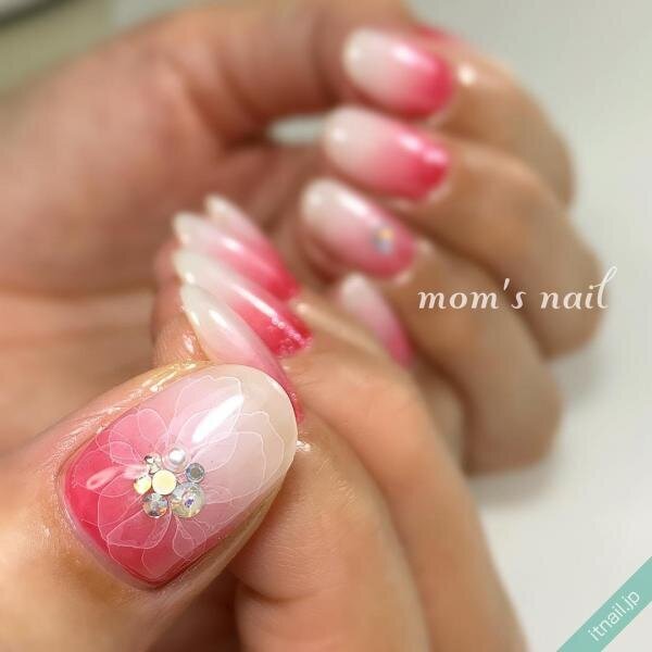 フォーマルなシーンにもオススメ たらしこみフラワーネイル Itnail