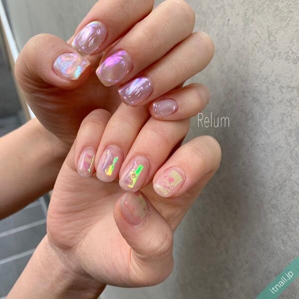 透け感とキラキラで軽やかに クリアベースのオーロラネイル Itnail