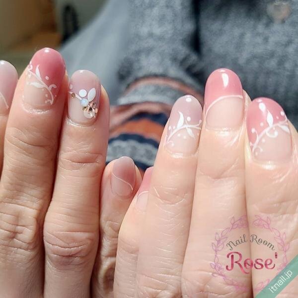 斜めフレンチネイル で手に入れる 指先美人デザイン10選 Michill ミチル