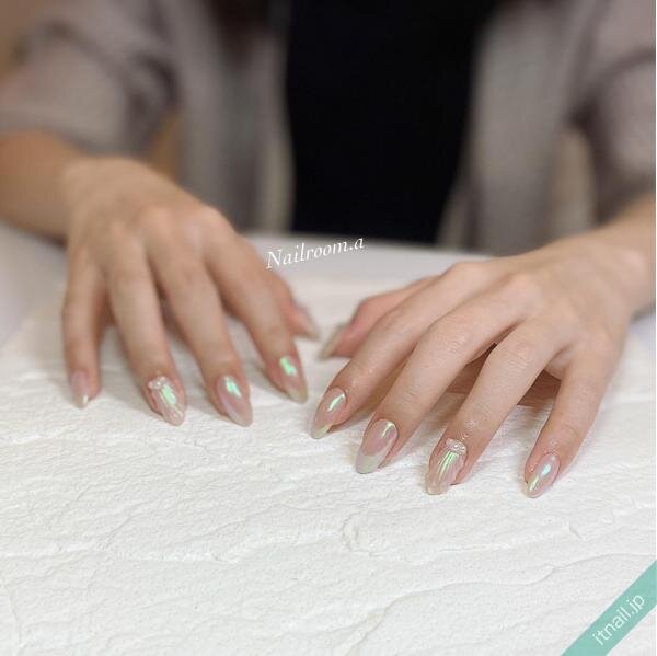 大人女性も楽しめる マーメイドネイル エレガントで上品なデザイン10選 Itnail