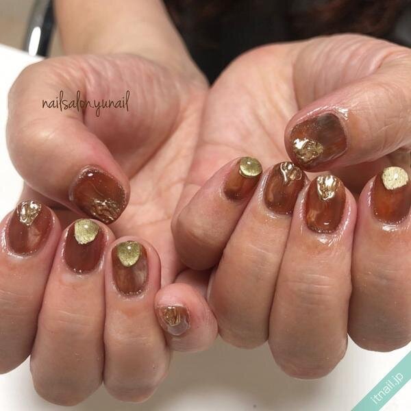 大人な組み合わせにドキッ ブラウン ゴールドの垢抜けネイル７選 Itnail