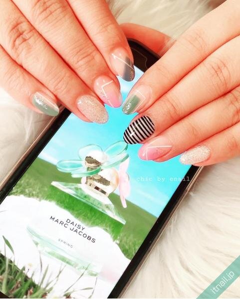 アレンジいろいろボーダーネイル おしゃれでカジュアルな指先をゲット Itnail