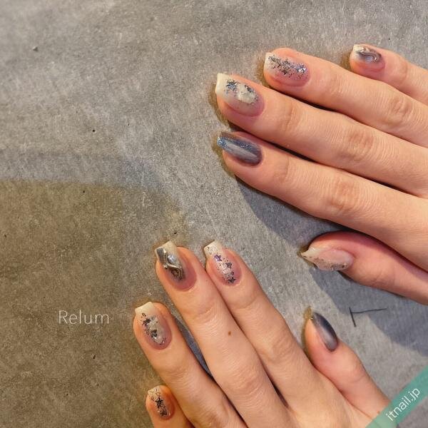 ニュアンス感のある スターネイル で星に願いを 大人向けのデザイン9選 Itnail