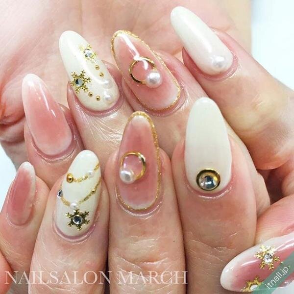 冬本番 雪の結晶のメタルパーツを使ったネイルで季節感をオン Itnail