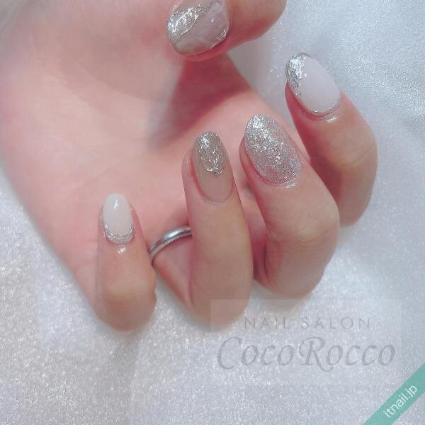 冬コーデに映えるシルバーネイル特集 冬の妖精みたいな指先へ Itnail