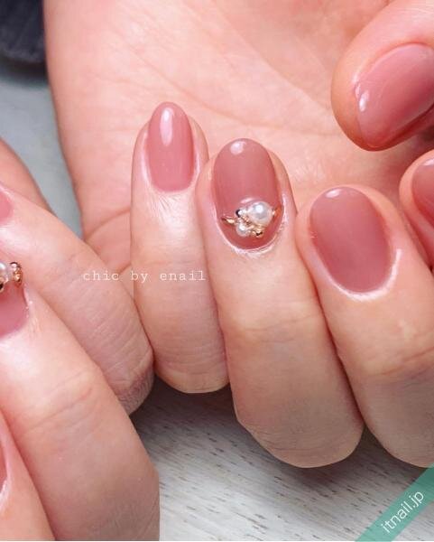 骨格ウェーブさんにおすすめの パールネイル 集 華奢なデザインを味方に Itnail