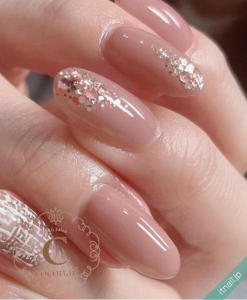 ニュアンス感up ネイルの先端にホロやラメをぎゅっと使ったデザイン Michill Bygmo ミチル ニュアンス感up ネイルの先端にホロやラメをぎゅっと使ったデザイン Michill Bygmo ミチル