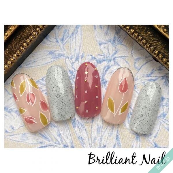 春ネイルはこれにする チューリップを描いた大人可愛いデザイン Itnail