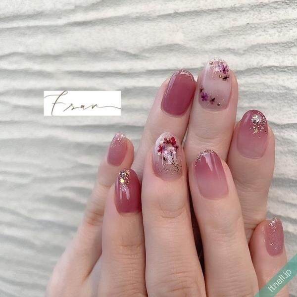 大人可愛い花束ネイル お花大好きなあなたにおすすめのデザイン Itnail