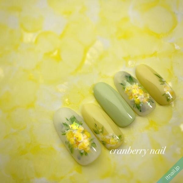 イエロー グリーンのネイルデザイン 特集 爽やかな大人の指先へ Itnail