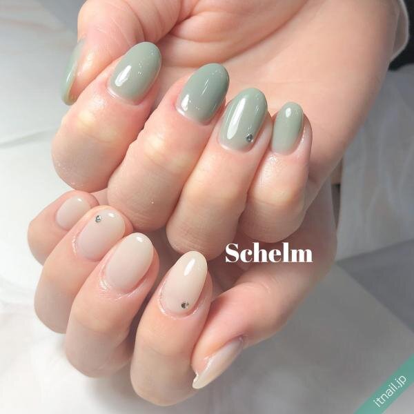 センスが試される お洒落女子におすすめのアシンメトリーネイル Itnail