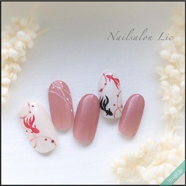 大人な指先に変身 金魚をアートした芸術的なネイルデザイン特集 Itnail