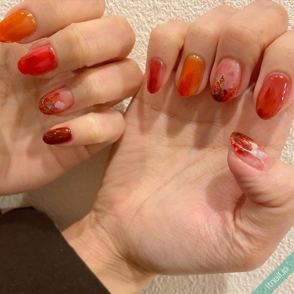 赤 オレンジ のネイルデザインが秋らしい おすすめデザインを紹介 Itnail