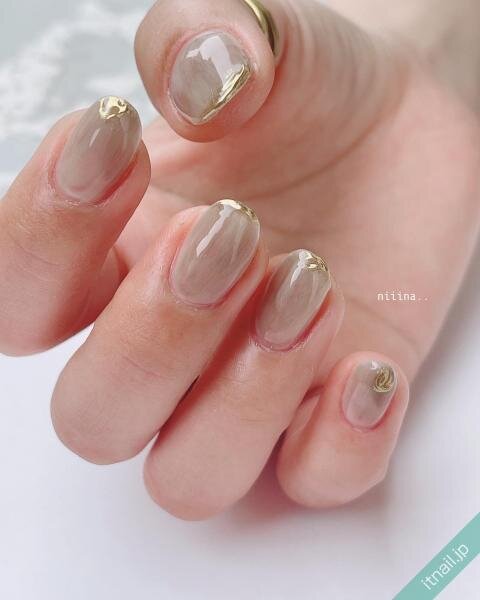 グレージュで作る 上品美爪ネイルデザイン８選 Itnail