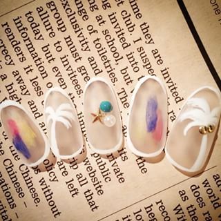 透きとおり方が絶妙すぎる すりガラスの虜になっちゃうネイルデザイン Itnail