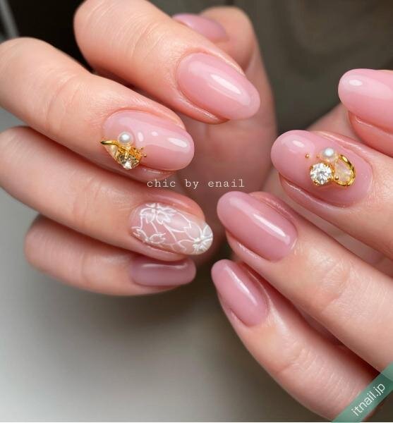 chic by enailが投稿したネイルデザイン [photoid:I0111046] via Itnail Design (747840)